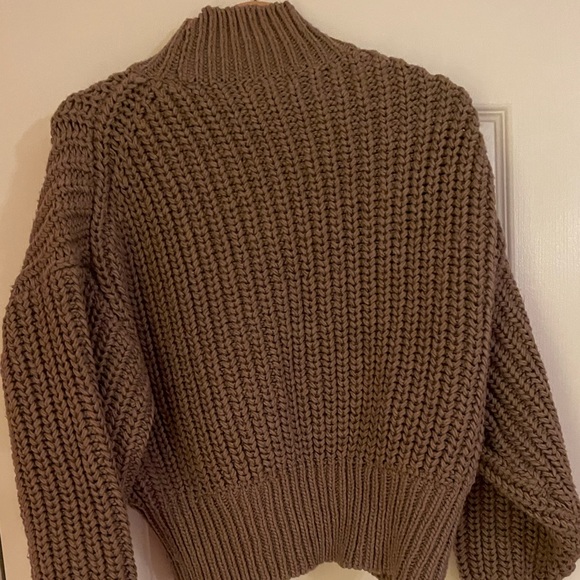 H&M Medium Sweater - Picture 2 of 4